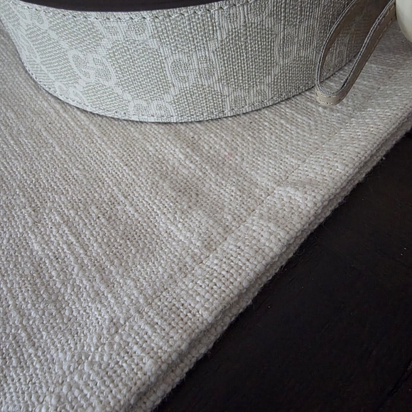 White and Tan Belt with Logo Buckle - Picture 4 of 4